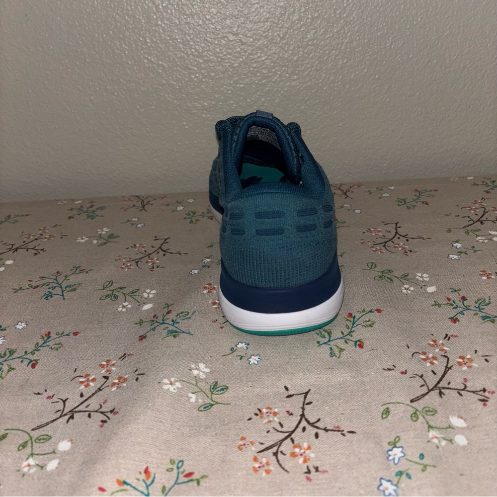 Under Armour Shoes - Picture 4 of 10